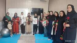 تقدیر از مادران باردار در مرکز خدمات جامع سلامت شهید عشرتی به مناسبت هفته ملی جمعیت