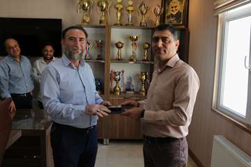 تجلیل از کارمندان نمونه شبکه بهداشت و درمان شهرستان قدس به مناسبت روز کارمند 1404/06/04