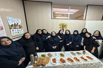 برگزاری برنامه صبحانه سالم به مناسبت هفته سلامت بانوان در مرکز سلامت عشرتی
