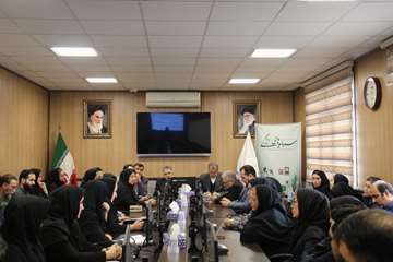 نشست صمیمانه معاون بهداشت دانشگاه علوم پزشکی ایران با پرسنل شبکه بهداشت و درمان شهرستان قدس 1404/10/06