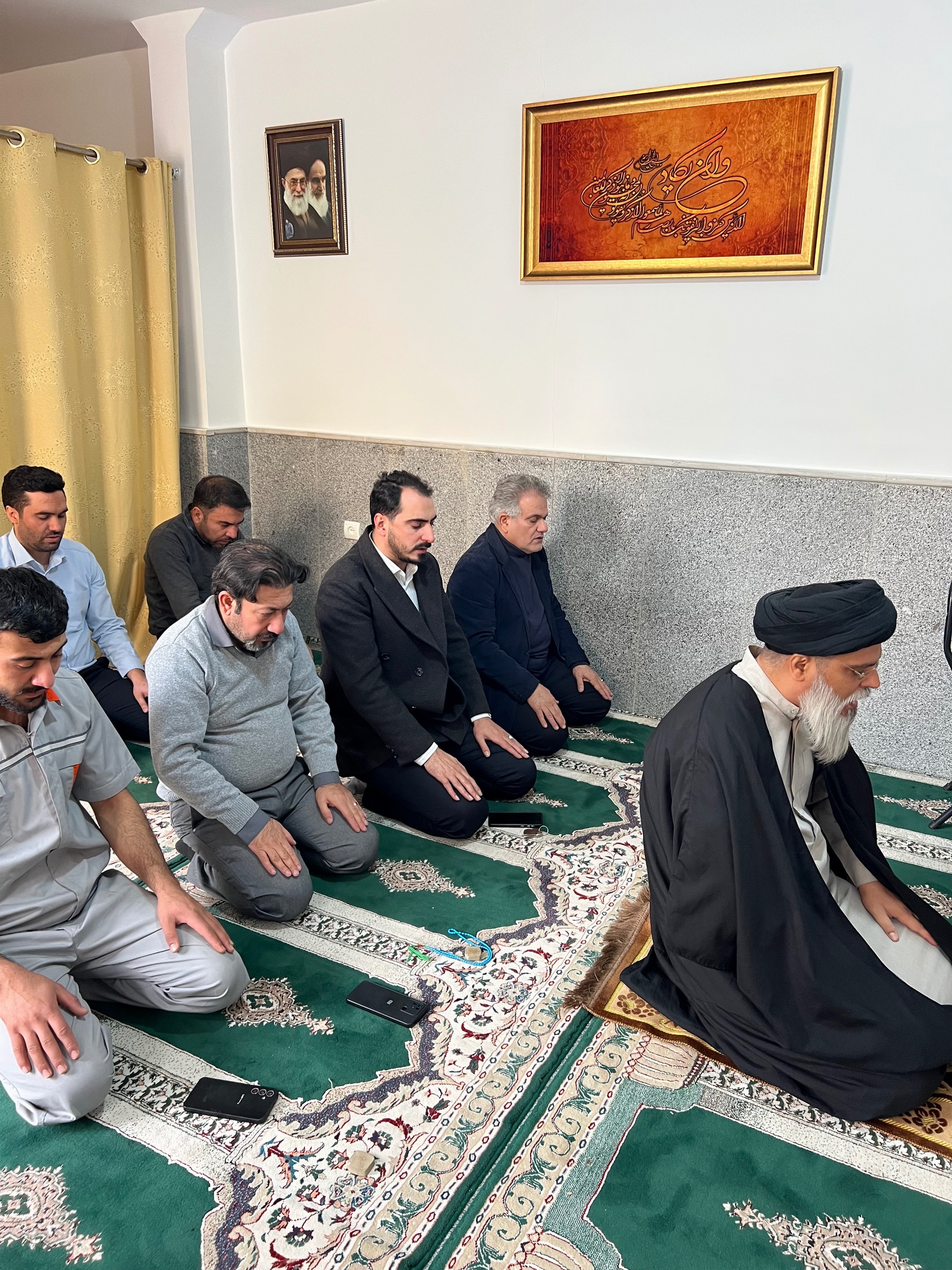 برگزاری نماز جماعت در نمازخانه شبکه بهداشت و درمان شهرستان قدس