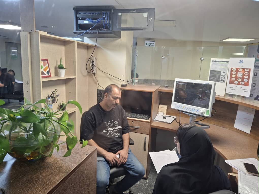 برگزاری غرفه اطلاع‌رسانی تغذیه سالم در بیمارستان دوازده بهمن