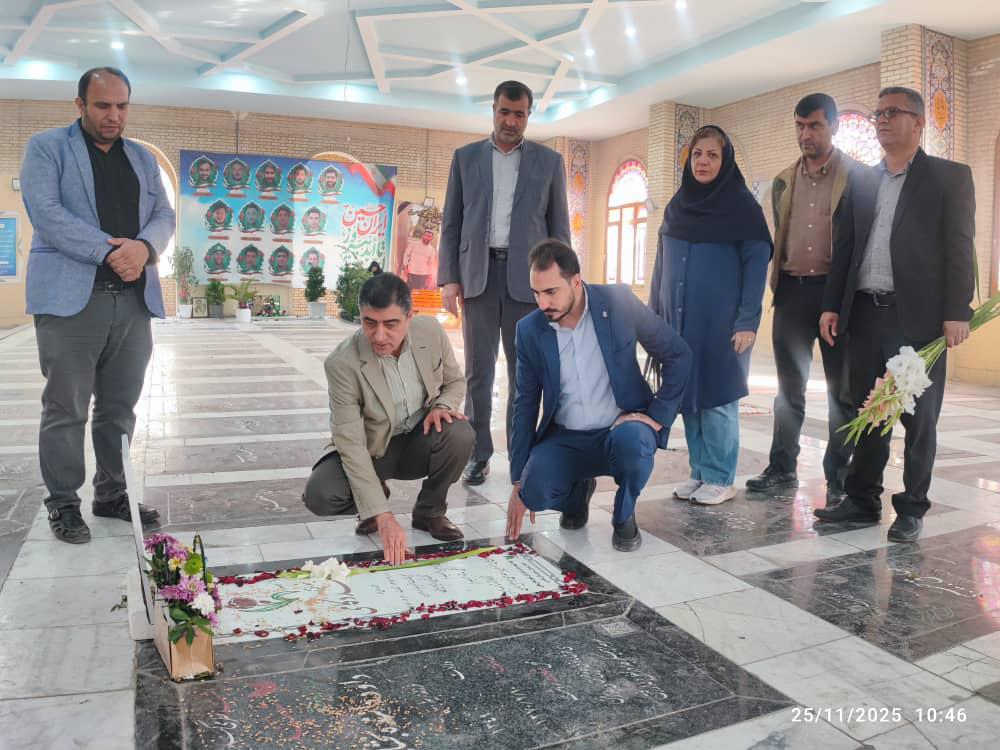 حضور سرپرست شبکه بهداشت قدس در گلزار شهدا و تجدید پیمان با آرمان‌های شهدا