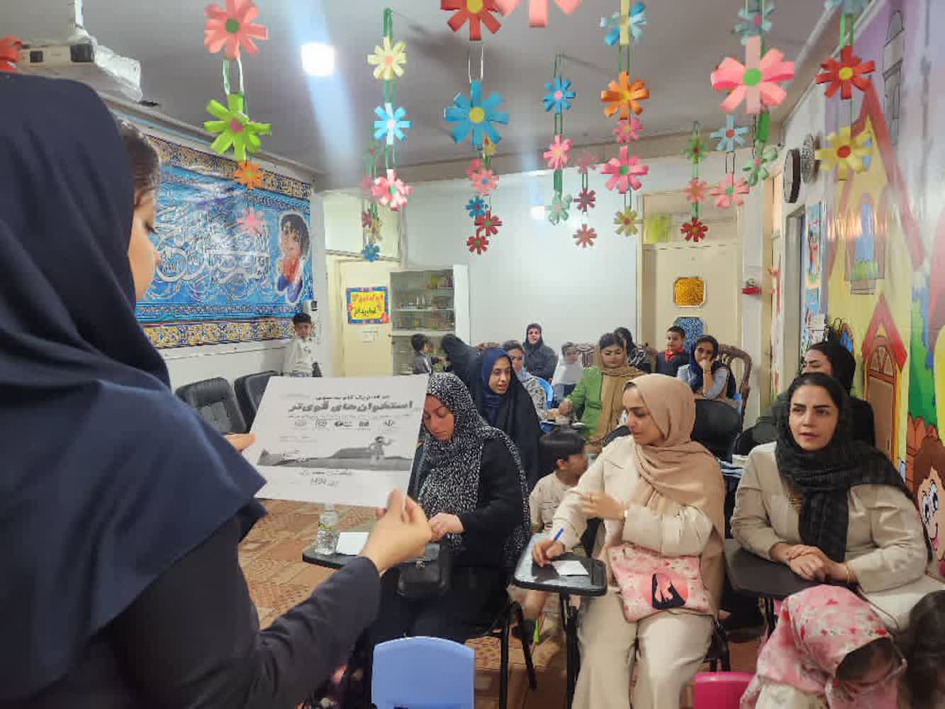 برگزاری برنامه آموزش توانمندسازی مادران در مهدکودک‌های شهرستان قدس به مناسبت هفته ملی سلامت زنان