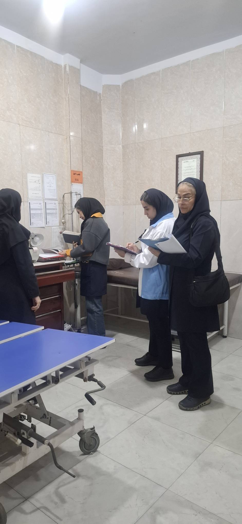 بازدید مشترک و نظارتهای بهداشتی کارشناسان شبکه بهداشت و درمان قدس بر وضعیت مراکز درمانی و درمانگاه‌های خصوصی شهرستان قدس