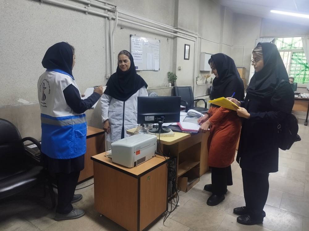 بازدید کارشناسان شبکه بهداشت و درمان شهرستان قدس از مراکز نگهداری سالمندان