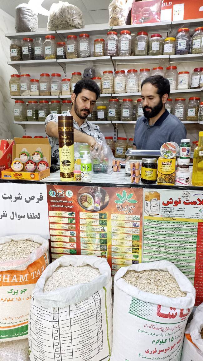 بازدید مشترک واحد دارویی شبکه بهداشت و درمان شهرستان قدس و پلیس مبارزه با مواد مخدر از عطاری‌ها