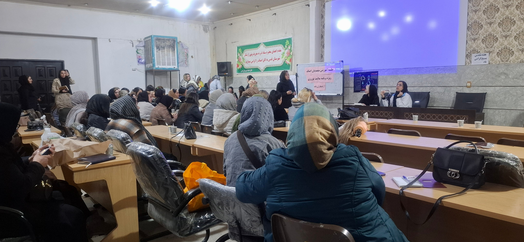 برگزاری جلسه آموزشی ویژه متصدیان و کارکنان آرایشگاه‌های زنانه در قالب برنامه سلامت نوروزی ۱۴۰۵