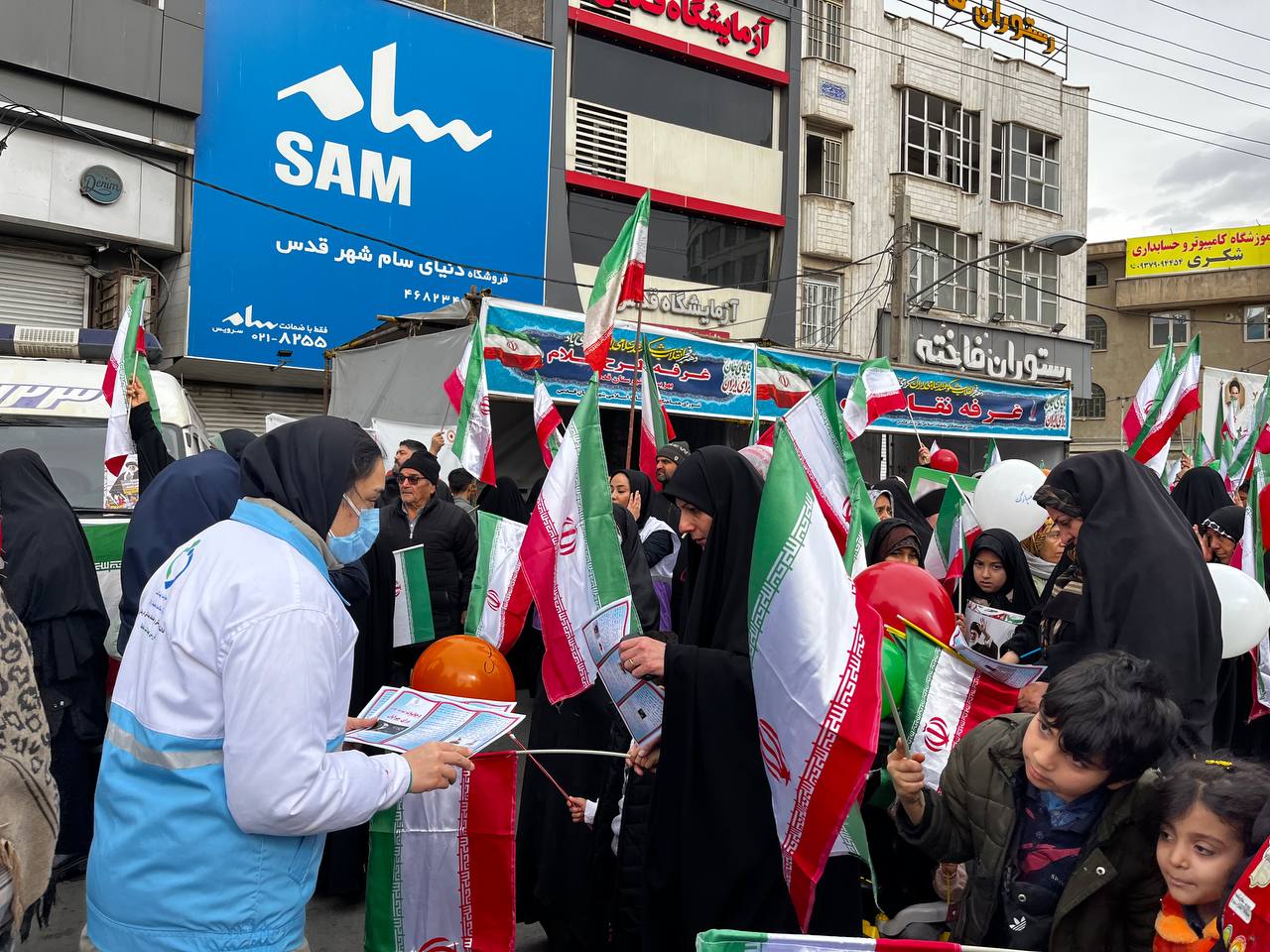 تشدید نظارت‌های بهداشتی توسط کارشناسان بهداشت محیط شبکه بهداشت شهرستان قدس ویژه یوم‌الله ۲۲ بهمن سال ۱۴۰۴