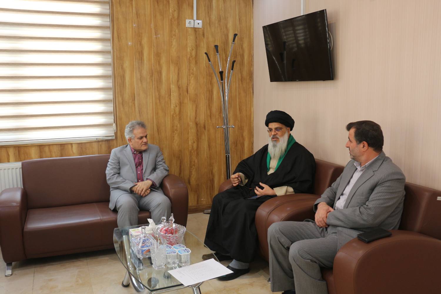 برگزاری جلسه هماهنگی برنامه‌های ماه مبارک رمضان و غبارروبی نمازخانه در ستاد شبکه بهداشت و درمان شهرستان قدس