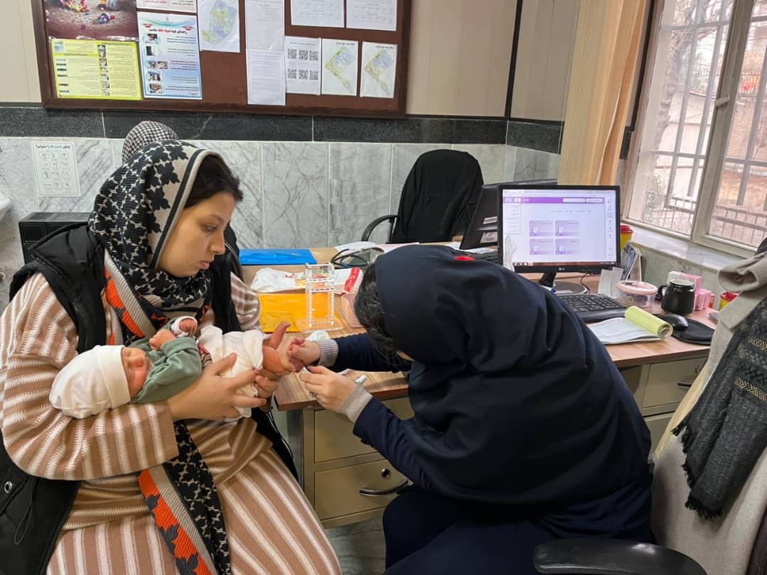 استقرار کشیک غربالگری نوزادان در مرکز خدمات جامع سلامت شهید عشرتی