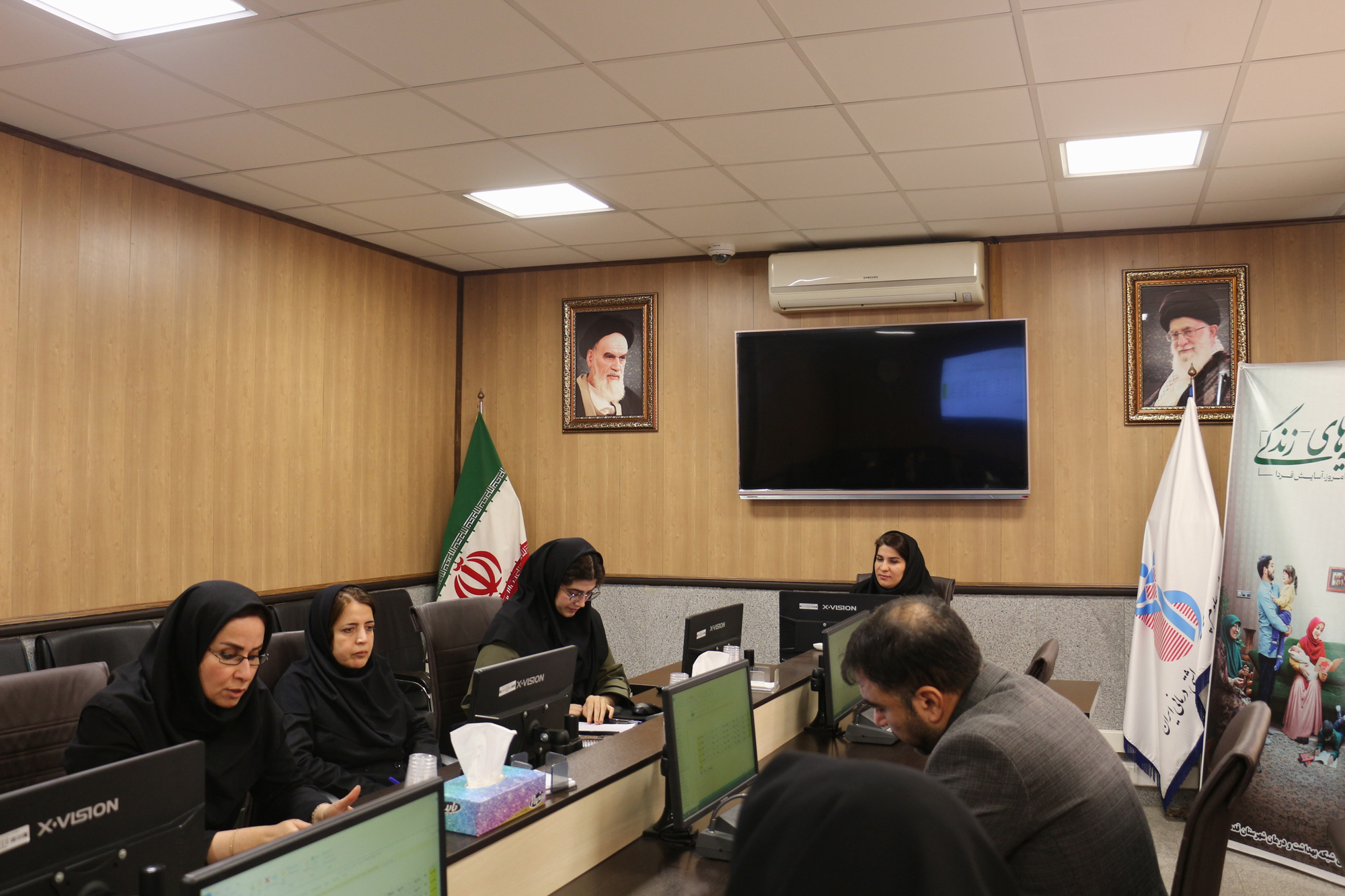 جلسه بررسی شاخص های بهداشتی نیمسال دوم 1403 و نیمسال اول 1404 و  کمیته پایش  در شبکه بهداشت و درمان شهرستان قدس برگزار شد.