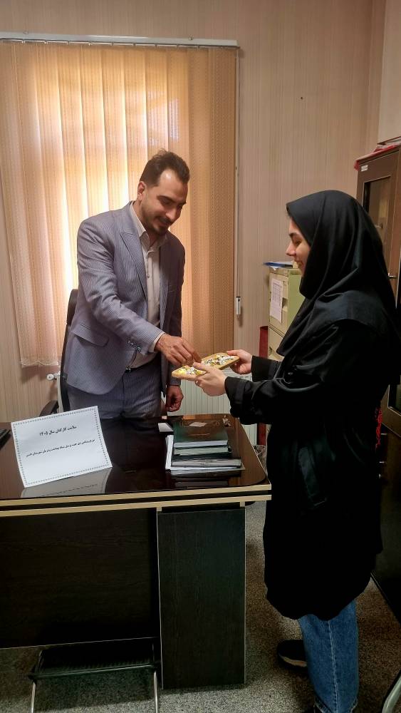 کارشناس مسئول تغذیه شبکه بهداشت قدس: «شیوع کمبود ویتامین D در کارکنان بالاست؛ طرح سلامت با آموزش و مکمل‌یاری راهگشا است»