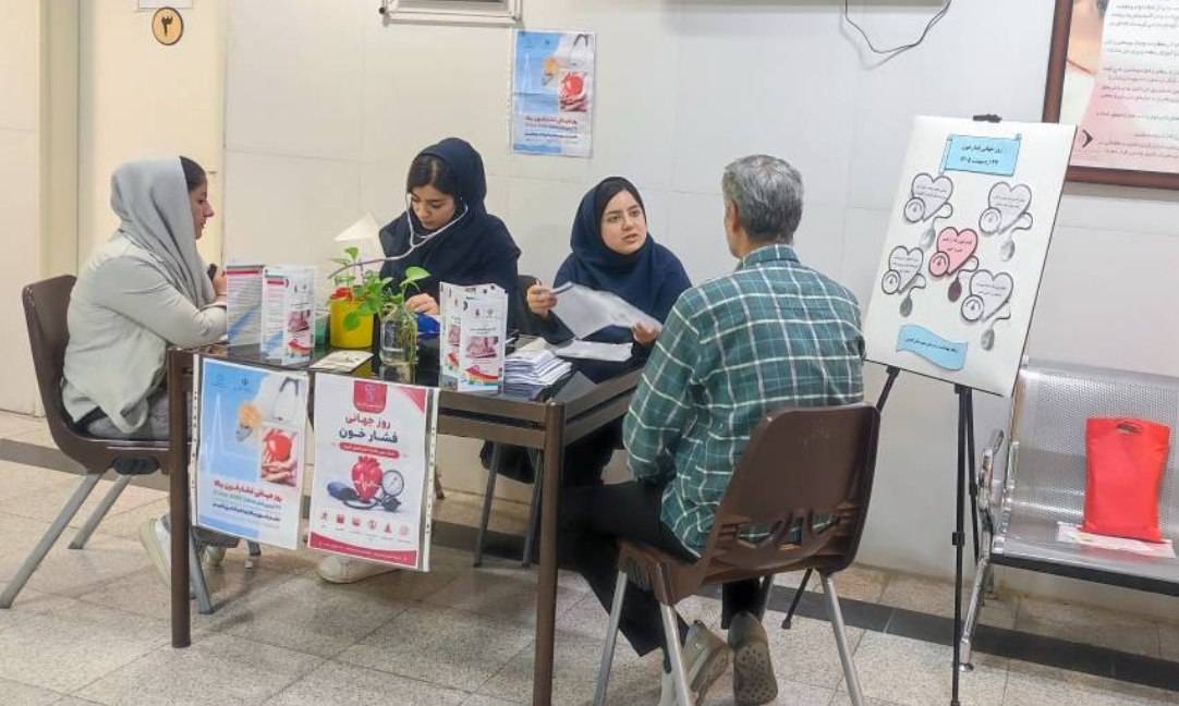 برپایی غرفه بزرگداشت روز جهانی فشارخون در بیمارستان شهید سردار سلیمانی شهرستان قدس