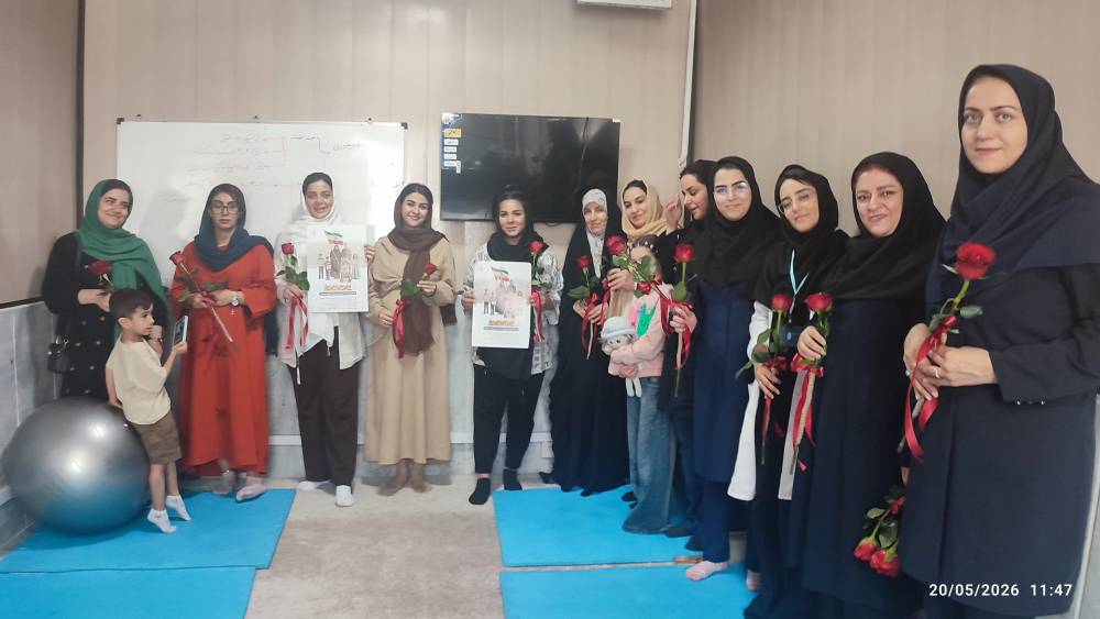 تقدیر از مادران باردار در مرکز خدمات جامع سلامت شهید عشرتی به مناسبت هفته ملی جمعیت