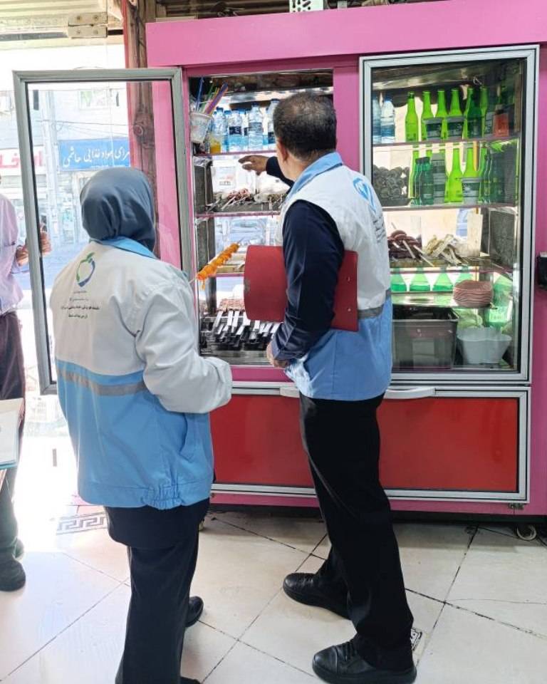  اجرای گشت‌های مشترک بهداشتی در شهرستان قدس با هدف تشدید نظارت بر مراکز تهیه و عرضه مواد غذایی