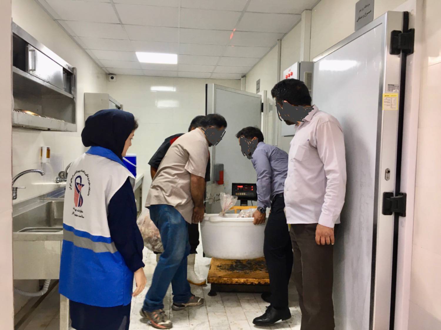 برخورد با تهدید سلامت عمومی؛ ۷۵۰ کیلوگرم گوشت تاریخ مصرف گذشته در شهرستان قدس معدوم شد