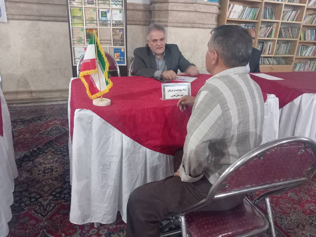 برپایی میز خدمت سلامت شبکه بهداشت و درمان شهرستان قدس در مصلی بزرگ نماز جمعه
