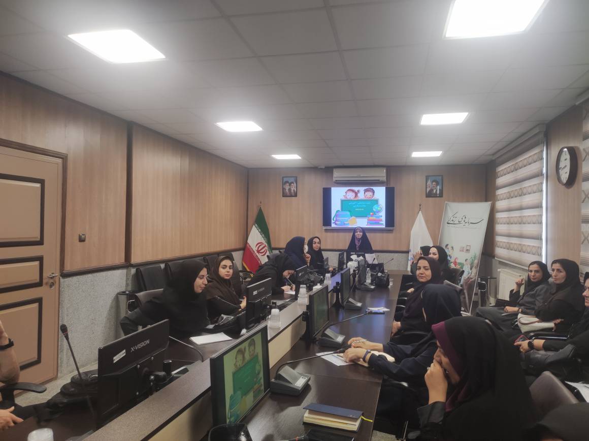 نشست آموزشی و هماهنگی مراقبین سلامت آموزش و پرورش با هدف تقویت هم‌افزایی میان نهادهای بهداشتی و آموزشی در شبکه بهداشت و درمان شهرستان قدس